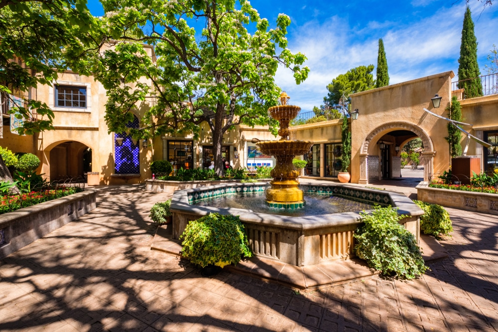 Sedona Restaurants, pretty fountain and inner area in Sedona AZ