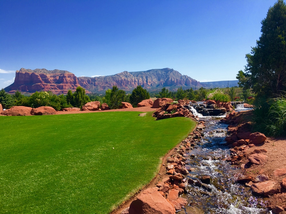 Sedona Golf courses, photo of a beautiful course with red rocks in the background 
